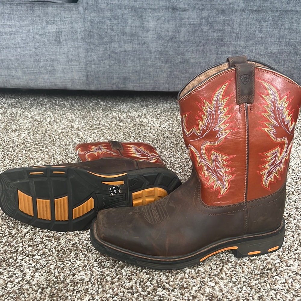 Boys Sz 6 Ariat work boots
